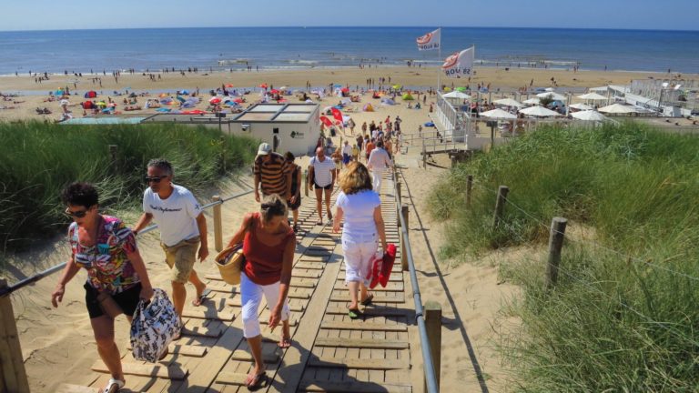 Strandgemeenten: “Wegen naar strand worden afgesloten bij grote drukte”