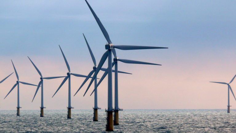 ENECO/ Shell en Deense Ørsted strijden om bouw windpark op zee