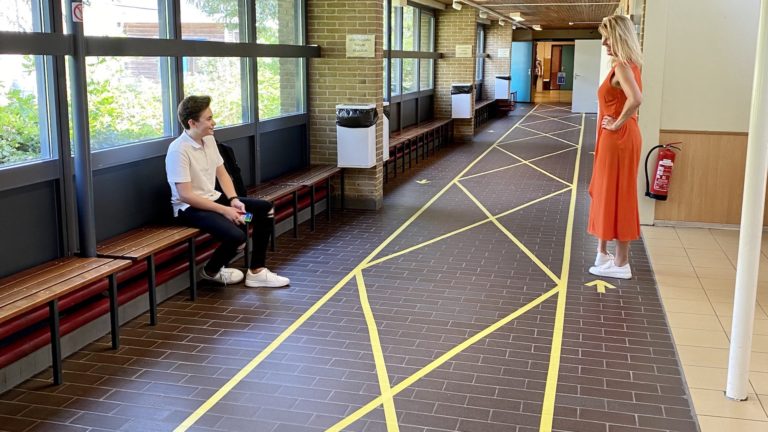 Lijnenspel op vloeren verwelkomt leerlingen Berger Scholengemeenschap