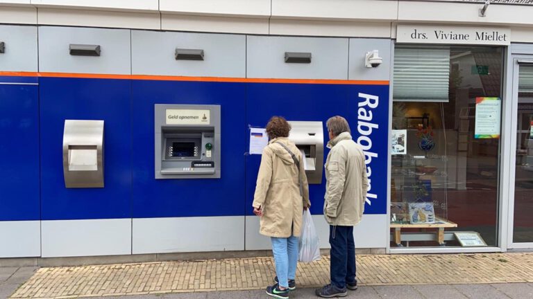 Filiaal Rabobank Bergen sluit, zoektocht naar plek geldautomaat in Schoorl