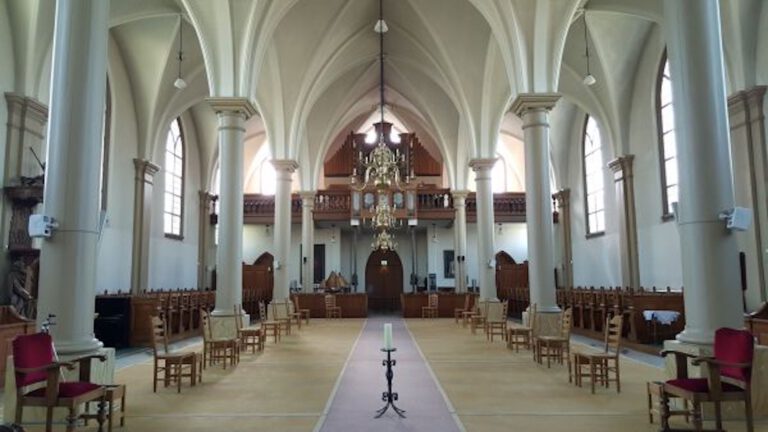 Sint-Agneskerk Egmond aan Zee wil terras van horeca herbergen bij slecht weer