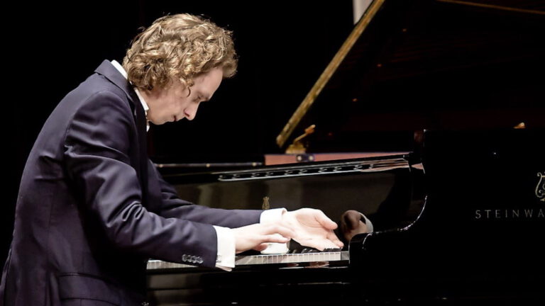 Bekende pianist Borsboom met klassiek werk zaterdag in Ruïnekerk Bergen 🗓