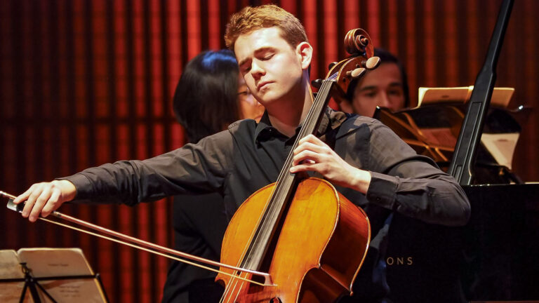 Tom Feltgen uit Luxemburg met cellorecital zaterdag in Ruïnekerk Bergen 🗓
