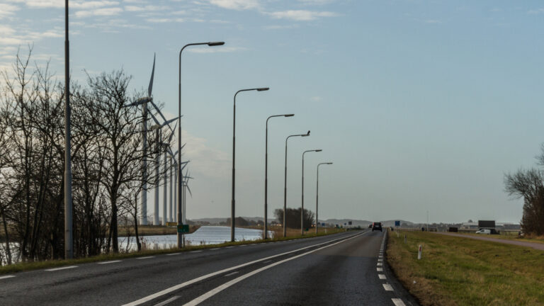 Oliespoor op N9 zorgt voor omleidingen tussen Petten en Schoorldam