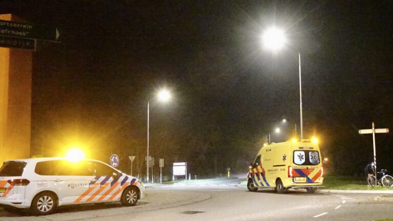 Fietser gewond bij aanrijding op rotonde Nesdijk-Bergerweg Bergen