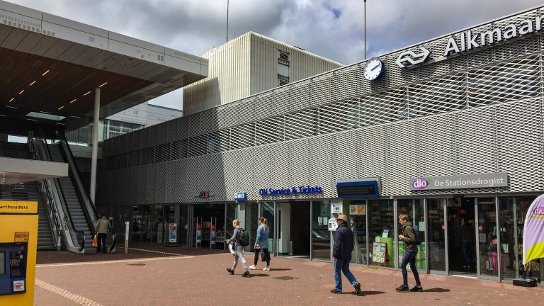 SeniorenPartij Alkmaar uit zorgen over sluiting servicebalie op NS-station