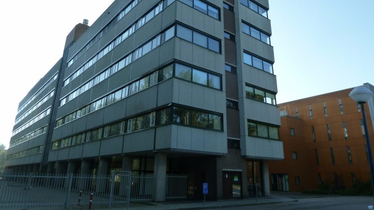 Alkmaar overweegt tijdelijke heropening Belastingkantoor voor vluchtelingen met status