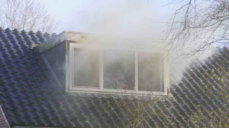 Veel schade na brand in slaapkamer van woning aan Bosrandweg Schoorl