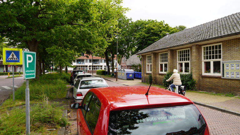 Steun voor kleine winkels, woningen en parkeergarage op locatie Harmonie Bergen