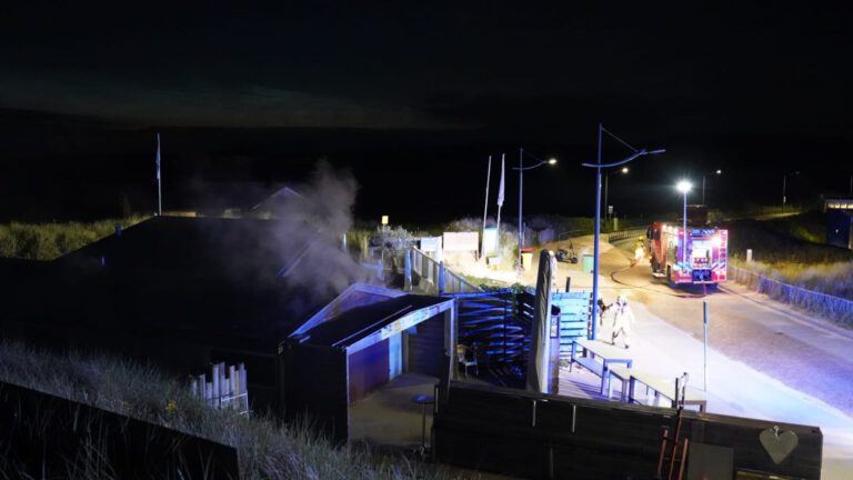 Politie zoekt getuigen na brand in strandboetiek Bergen aan Zee