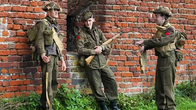 Canadese en Duitse soldaten zondag bij bunkermuseum Egmond 🗓