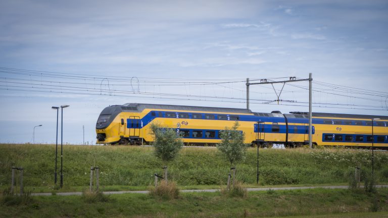 Ziekte en quarantaine bij NS: voorlopig minder treinen tussen Alkmaar en Haarlem