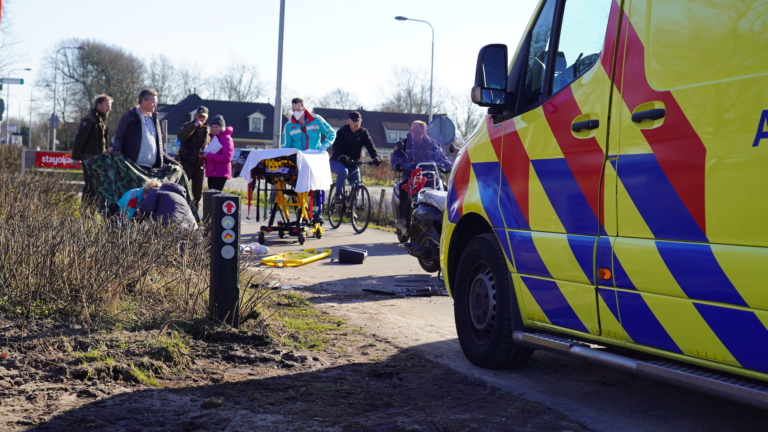 Bestuurster scooter raakt gewond bij ongeval op Heereweg (N512) bij Egmond-Binnen