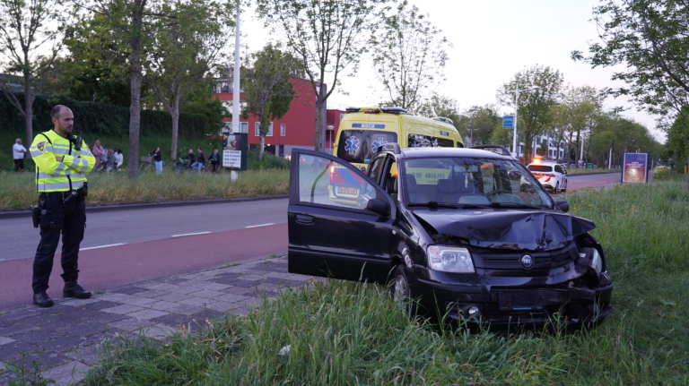 Automobilist gewond na aanrijding met taxi in Oudorp