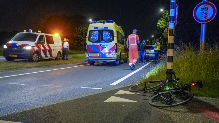 Fietser raakt gewond bij oversteken van Steve Bikoweg in Alkmaar