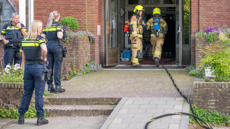 Hevige brand in A. Roland Holstschool in Bergen snel geblust