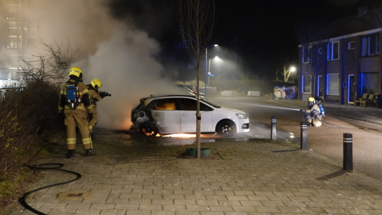 Auto uitgebrand in Rooseveltstraat in Egmond aan Zee