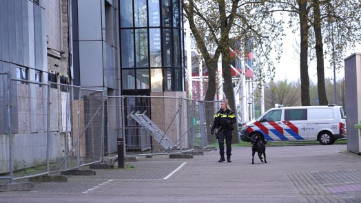 Mogelijke indringer leegstaand bedrijfspand Alkmaar, politie zet hond in