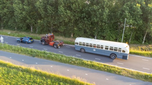 Stofzuigerbus opnieuw op pad ter ere van 30 jaar Historische Vereniging Bergen