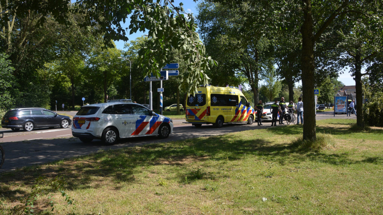 Fietser aangereden op rotonde Bergerhout in Alkmaar