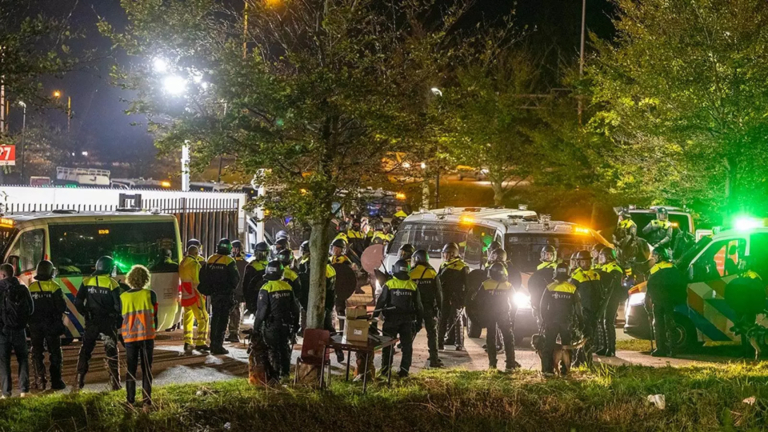 Burgemeester en politiechef boos na rellen rond AZ-Legia Warschau: mogelijk nieuwe maatregelen