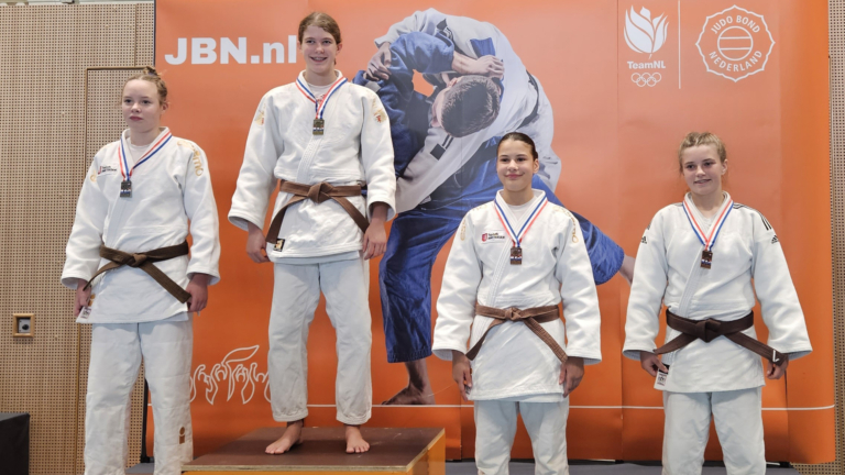 Vorig jaar zilver, dit jaar goud; Esmee Vendrig wint NK Judo voor meiden onder 15 jaar
