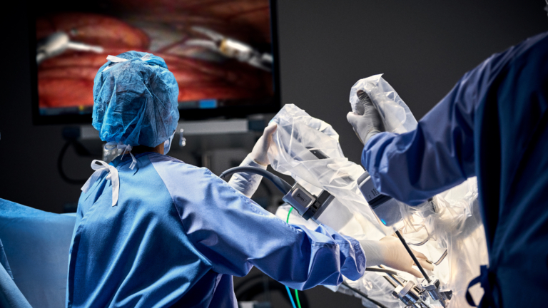 Alkmaarse ziekenhuis krijgt Da Vinci robot: operaties minder ingrijpend en nog preciezer