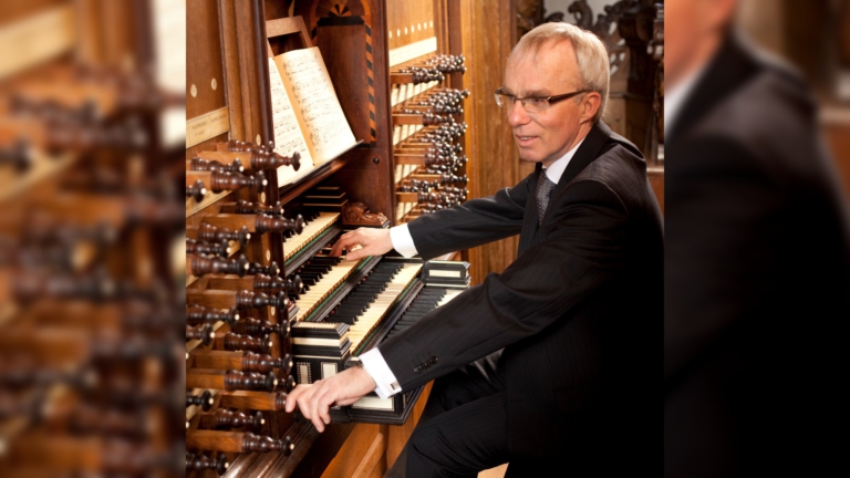 Organist Jaap Zwart in kerk Zuid-Scharwoude 🗓