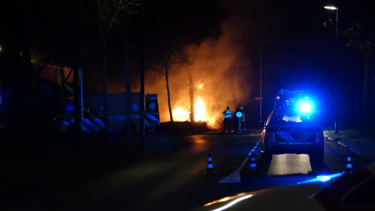 Enorme klap en daarna vlammen: twee gewonden bij ernstig ongeval Alkmaar