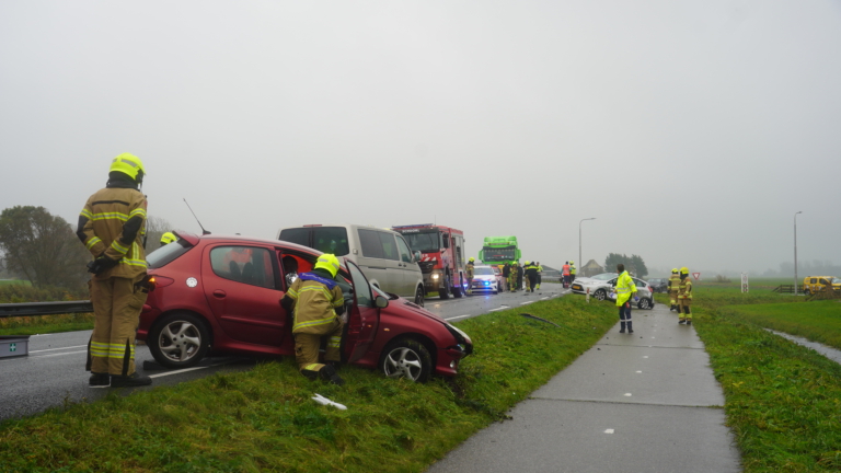 Zwaar ongeval met drie auto’s zorgt voor ravage op N9 bij Schoorl