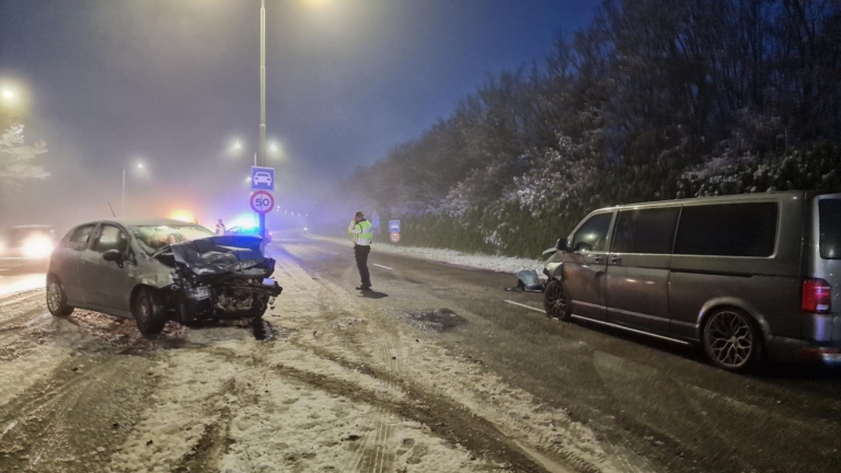 Gladheid Alkmaarse randweg eist slachtoffers; drie auto’s betrokken bij ongeval