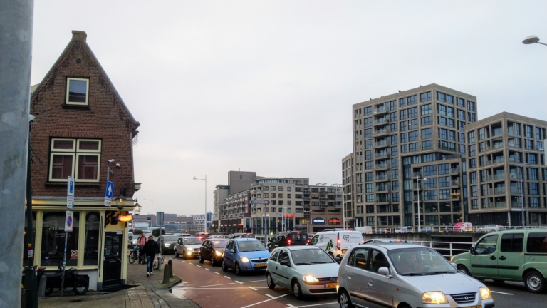 Na ongeluk Leeghwaterbrug: verkeersinfarct in binnenstad Alkmaar