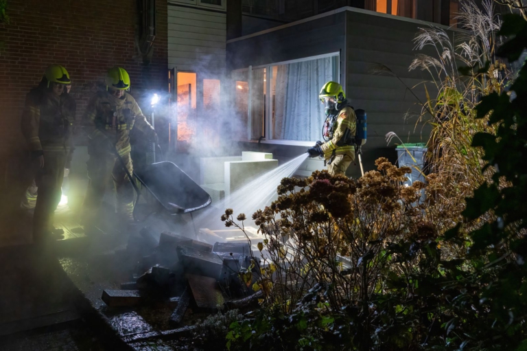 Schuurbrand in Bergen zorgt voor veel rookontwikkeling