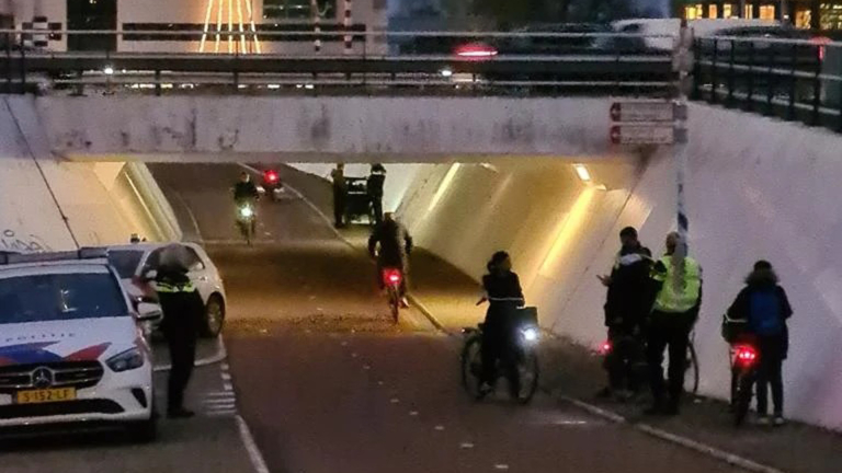 Boetes én fietslichtjes bij fietsverlichtingscontroles in Heerhugowaard