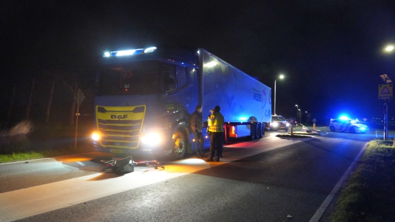 Fietser uit Bergen aangereden door vrachtwagen op Westelijke Randweg bij Oudkarspel